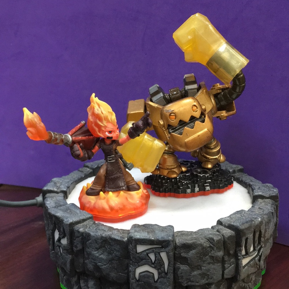 Skylander Trap Team figures